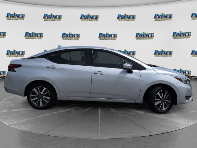 Used 2025 Nissan Versa SV FWD image 4