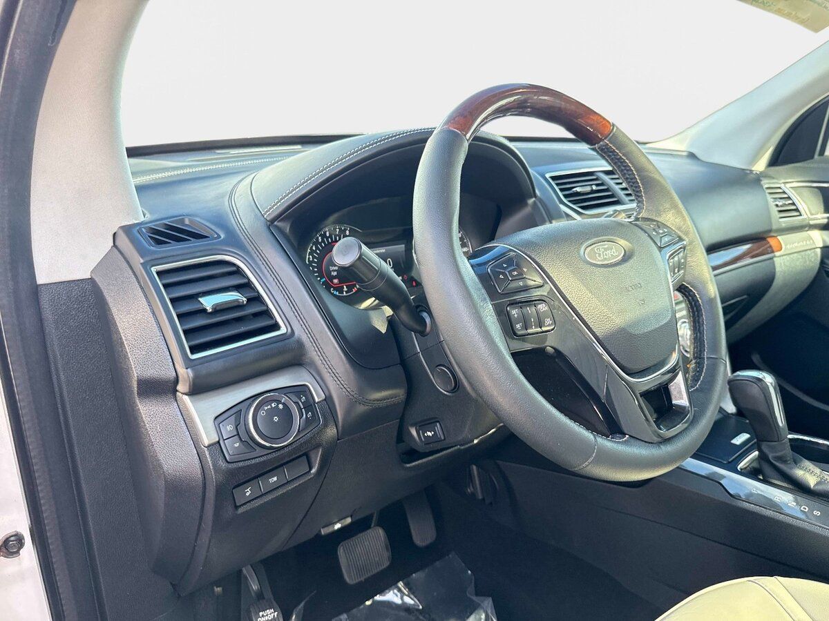 Used 2019 Ford Explorer Platinum AWD/4WD image 21
