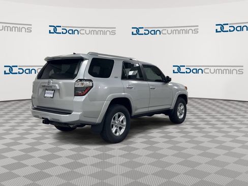 Used 2017 Toyota 4Runner SR5 AWD/4WD image 8