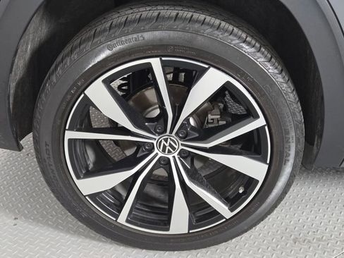 Used 2025 Volkswagen Atlas Cross Sport SEL Premium R-Line AWD/4WD image 11