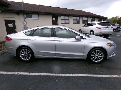 Used 2018 Ford Fusion Energi SE FWD image 2