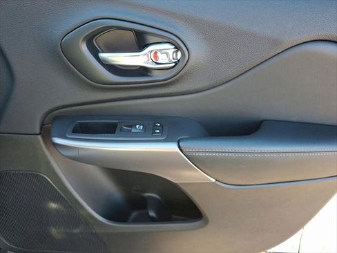 Certified 2021 Jeep Cherokee Latitude Lux w/ Comfort/Convenience Group image 10