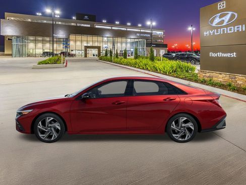 Certified 2025 Hyundai Elantra Sport FWD image 3