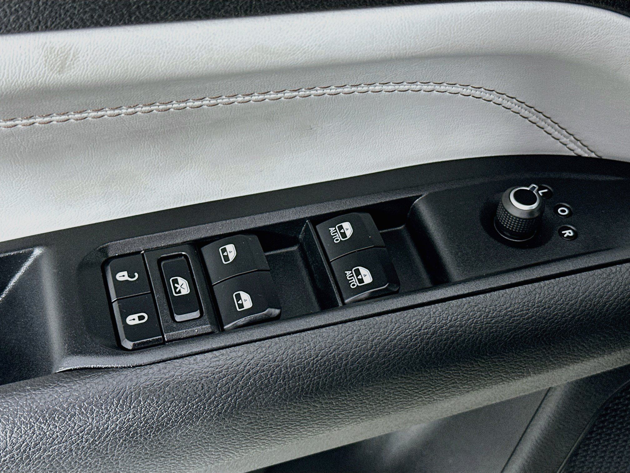 Used 2023 Jeep Compass Limited AWD/4WD image 17