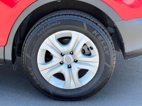 Used 2015 Toyota RAV4 LE FWD image 14