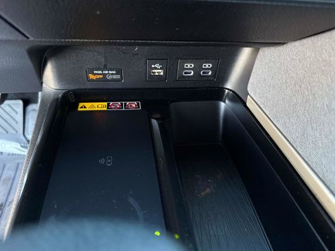 Used 2025 Toyota Camry LE image 27