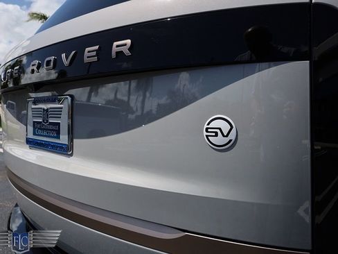 Used 2024 Land Rover Range Rover SV image 12