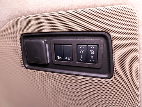 Used 2024 Cadillac Escalade Premium Luxury w/ Performance Package AWD/4WD image 41