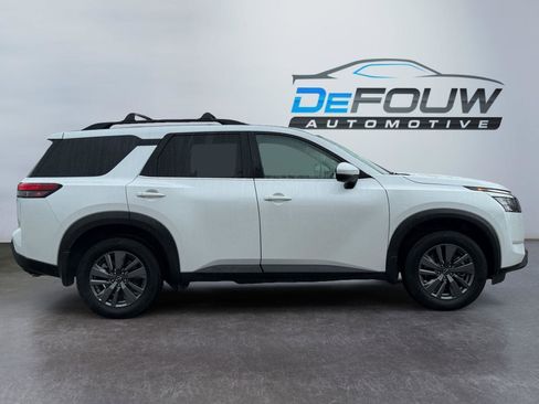 Used 2025 Nissan Pathfinder SV w/ Cargo Package AWD/4WD image 2