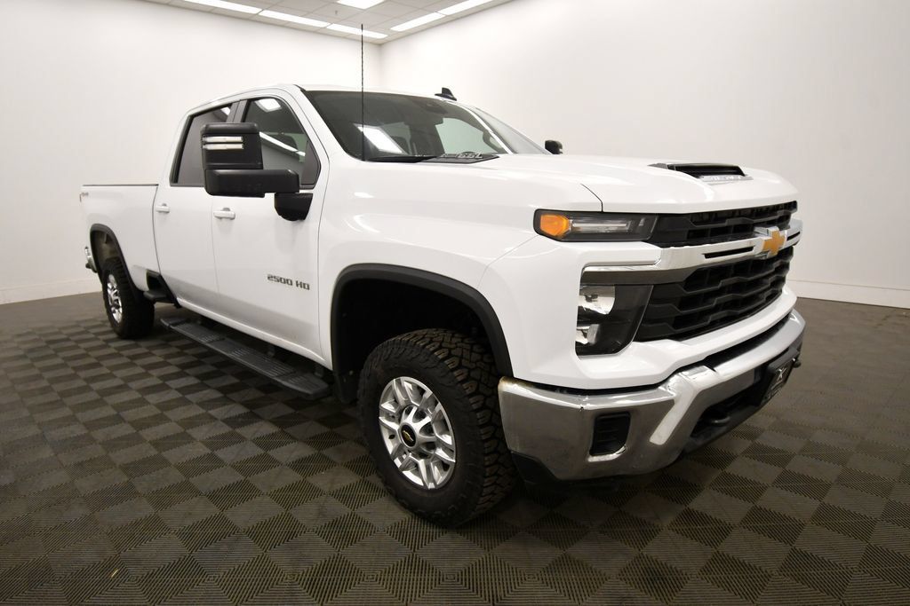 Used 2024 Chevrolet Silverado 2500 LT AWD/4WD image 9