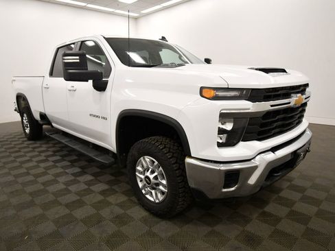Used 2024 Chevrolet Silverado 2500 LT image 9
