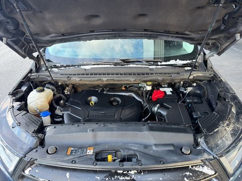 Used 2017 Ford Edge SE image 5