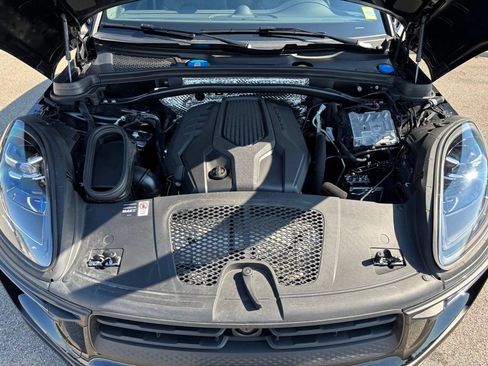 Certified 2026 Porsche Macan AWD/4WD image 22