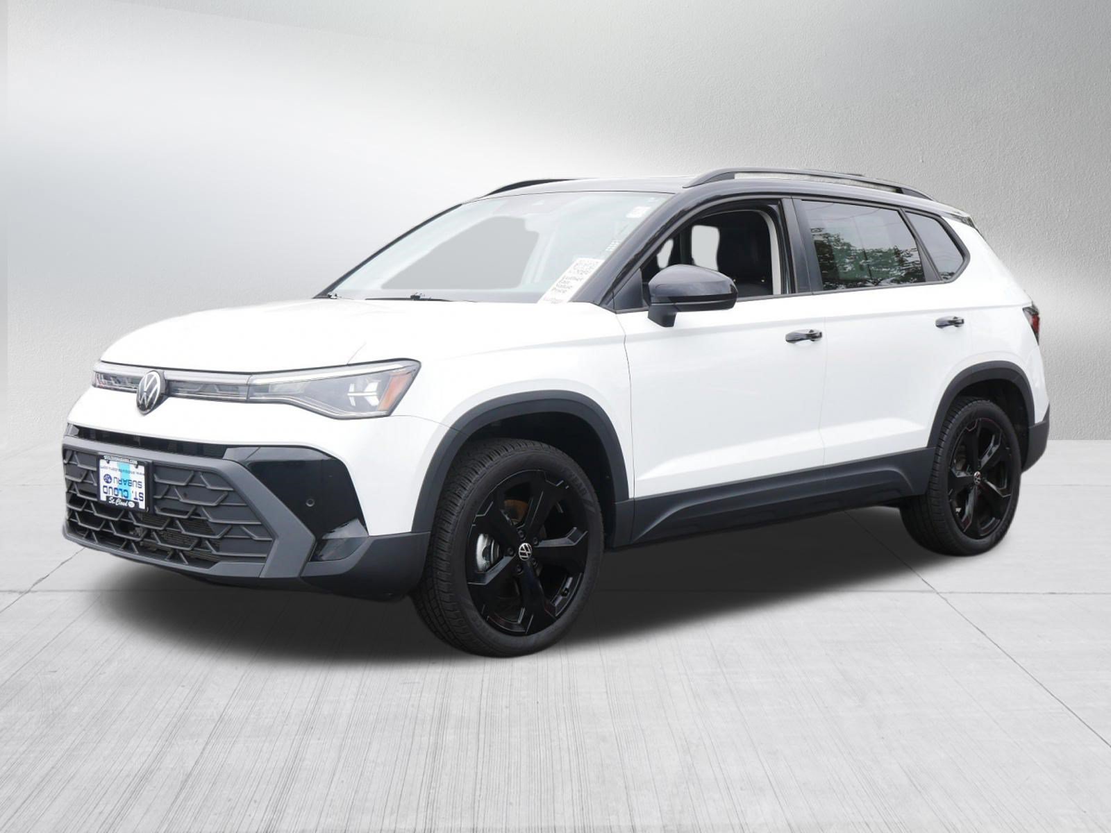 Used 2025 Volkswagen Taos SE AWD/4WD image 3