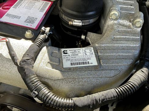 Used 2019 Nissan Titan SV w/ SV Convenience Package image 34