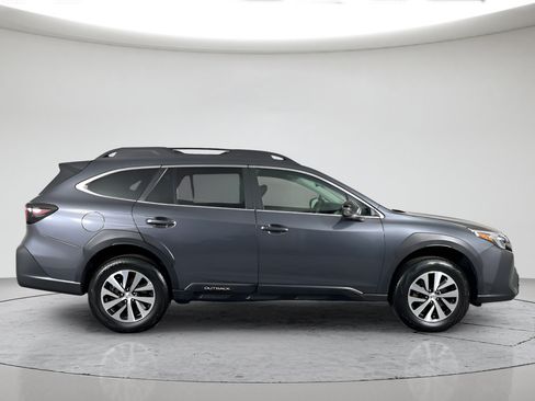 Used 2024 Subaru Outback Premium AWD/4WD image 2