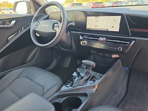 Used 2023 Kia Niro EX FWD image 16