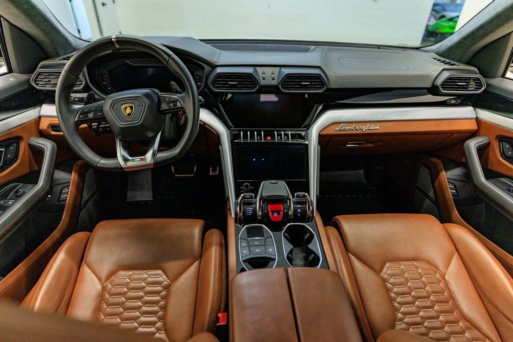 Used 2021 Lamborghini Urus AWD/4WD image 28