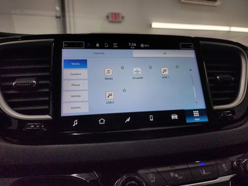 Used 2024 Chrysler Pacifica Touring-L image 55