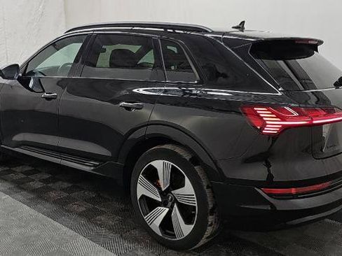 Used 2022 Audi e-tron Premium Plus w/ Premium Plus Package image 8