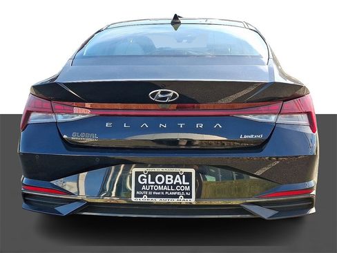 Used 2023 Hyundai Elantra Limited image 6
