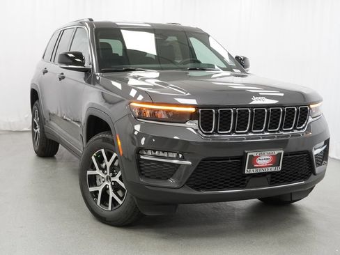 Used 2025 Jeep Grand Cherokee Limited AWD/4WD image 12