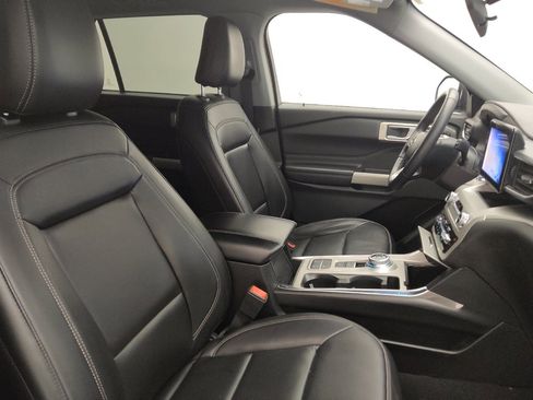 Used 2023 Ford Explorer XLT w/ Equipment Group 202A image 21