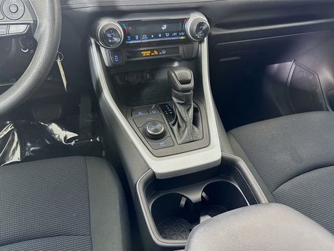 Used 2021 Toyota RAV4 LE AWD/4WD image 24