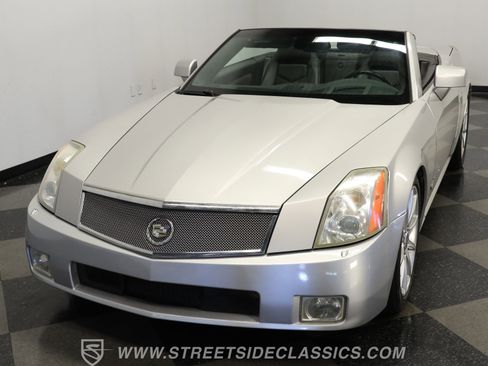 Used 2006 Cadillac XLR V image 16