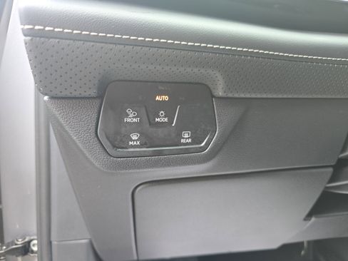 Used 2025 Volkswagen Atlas SE image 20