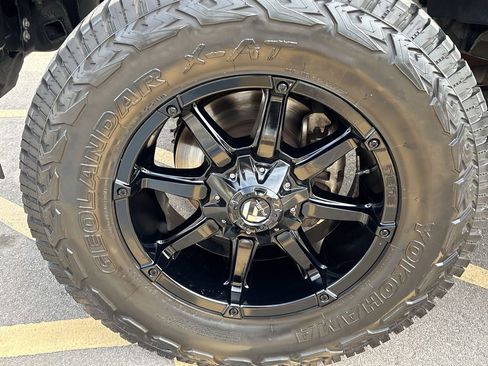 Used 2022 Ford F250 Lariat w/ Black Appearance Package image 32