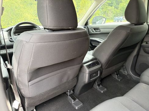 Certified 2025 Nissan Pathfinder SV FWD image 16