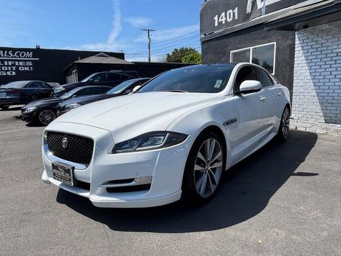 Used 2018 Jaguar XJ R-Sport image 13