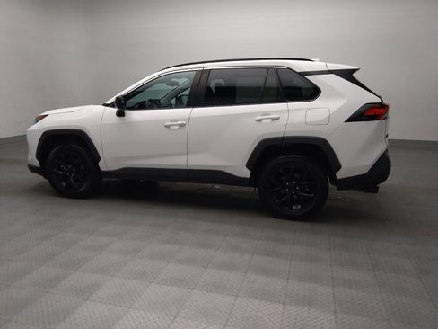 Used 2021 Toyota RAV4 LE FWD image 3