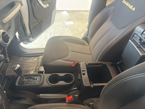 Used 2015 Jeep Wrangler Sahara w/ Connectivity Group AWD/4WD image 20