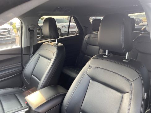 Used 2022 Ford Explorer XLT w/ Equipment Group 202A image 11