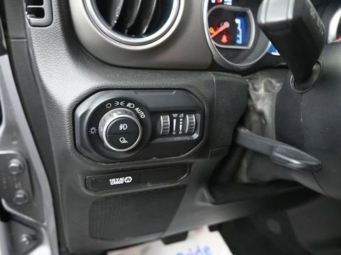 Used 2020 Jeep Gladiator Rubicon image 16