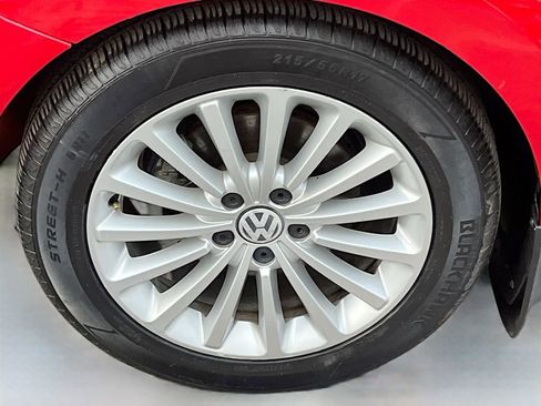 Used 2019 Volkswagen Beetle 2.0T SE image 30