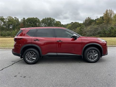 Certified 2025 Nissan Rogue S image 17