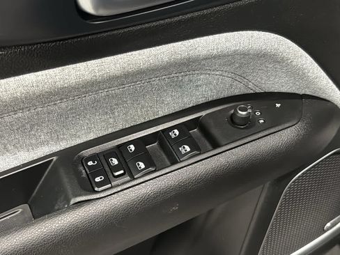 Used 2022 Jeep Compass Latitude w/ Sun and Sound Group AWD/4WD image 23