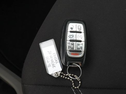 Used 2022 Chrysler Voyager LX FWD image 31