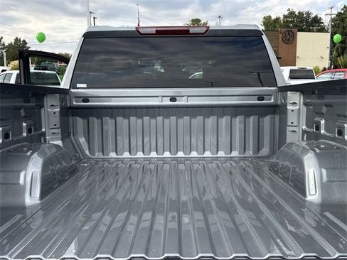 New 2026 GMC Sierra 1500 SLE image 10