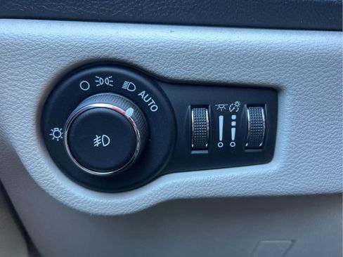 Certified 2017 Chrysler Pacifica Limited w/ Advanced Safetytec Group image 15