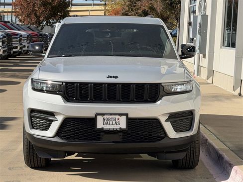 New 2025 Jeep Grand Cherokee Altitude image 3