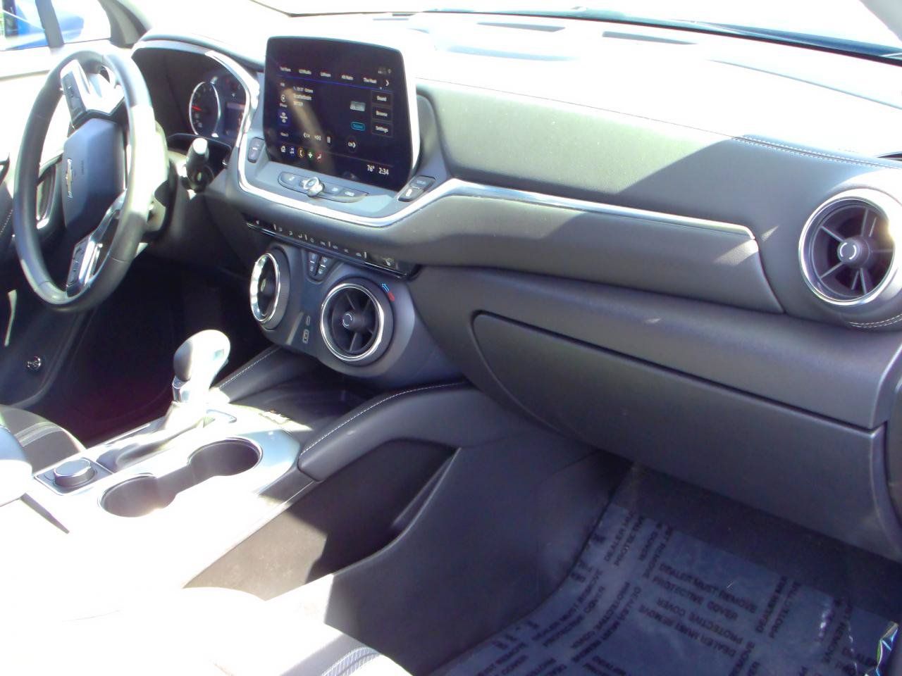 Used 2025 Chevrolet Blazer LT w/ Convenience Package FWD image 2