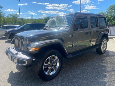 Used 2022 Jeep Wrangler Unlimited Sahara AWD/4WD image 4
