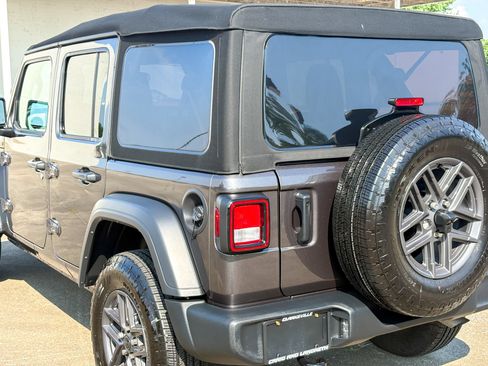 Used 2024 Jeep Wrangler Unlimited Sport AWD/4WD image 14