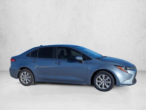 Certified 2022 Toyota Corolla LE image 4