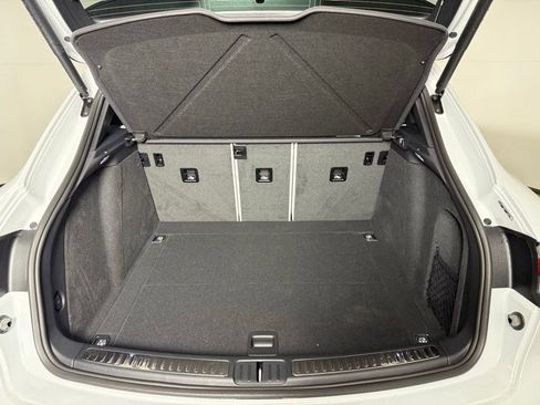 Certified 2025 Porsche Macan image 17