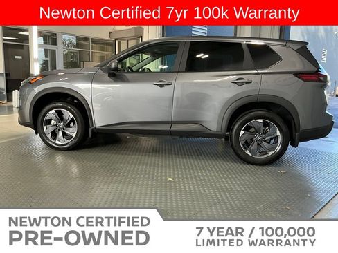 Used 2025 Nissan Rogue SV FWD image 3